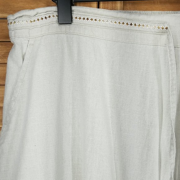 Erika Women's Embroidered Embellished XL Capri Pants - Picture 3 of 15